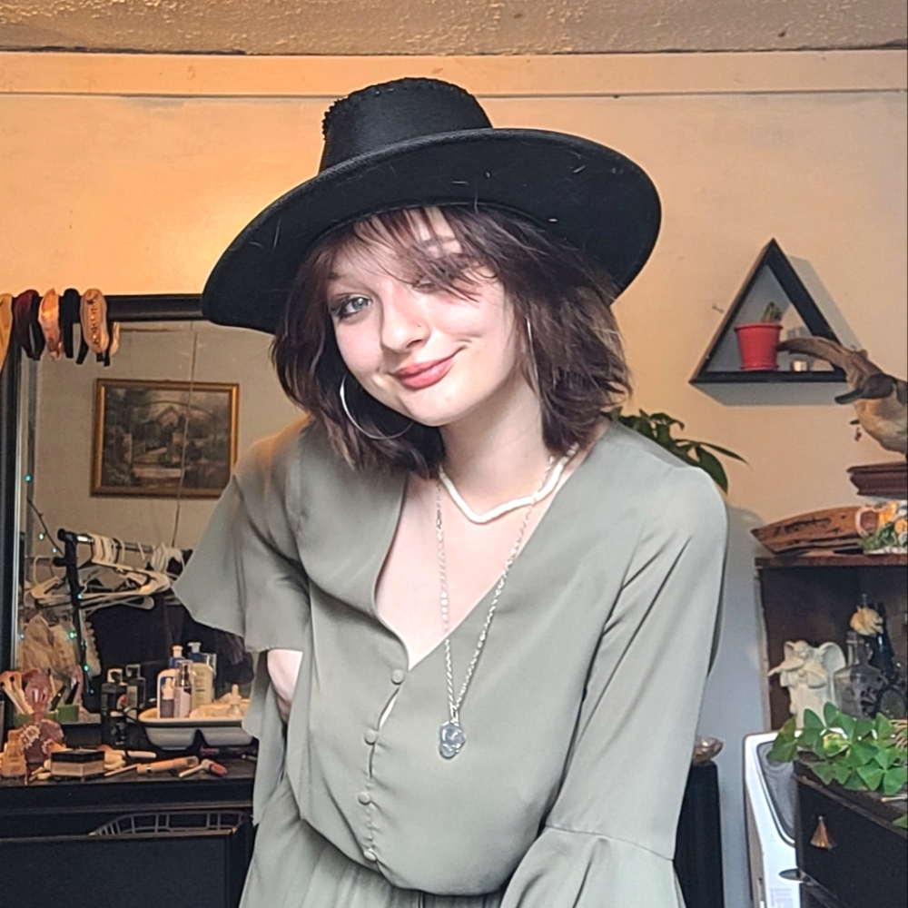 Meet your Posher, Leita